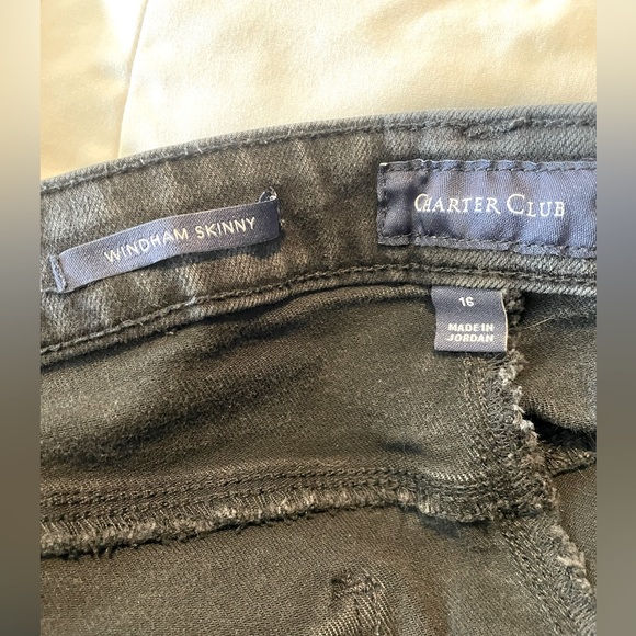 Woman’s Jeans - Picture 3 of 3